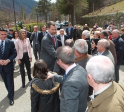 Su Alteza Real el Príncipe de Asturias y de Girona en las calles de Capdella